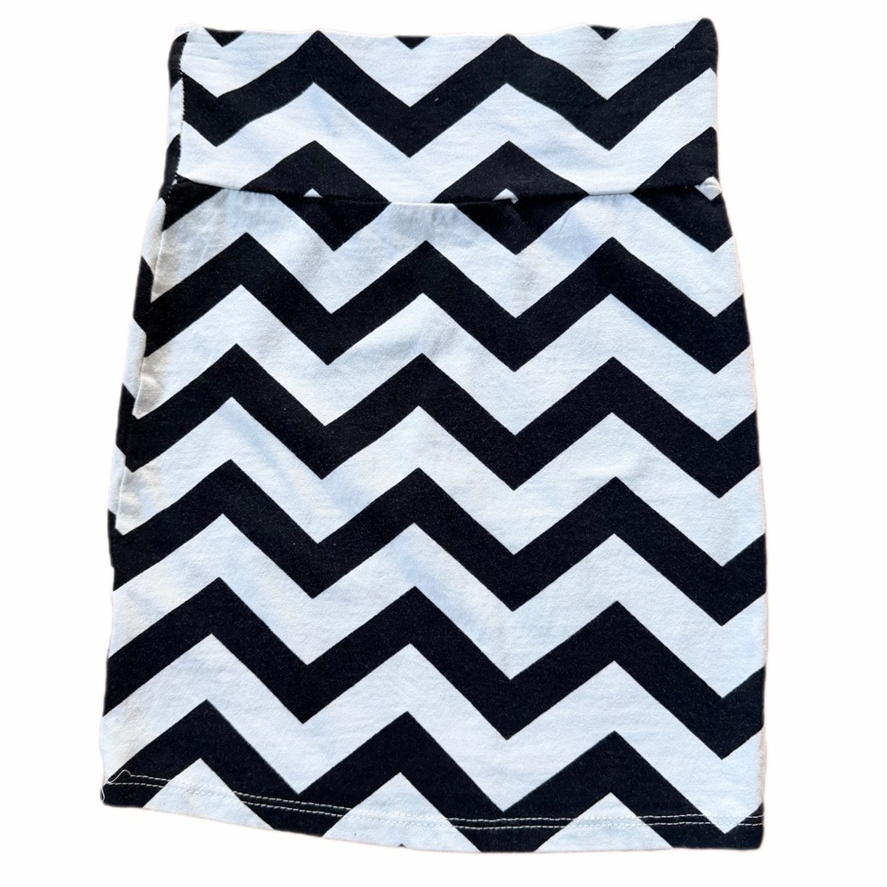 Charlotte Russe- Chevron Mini Skirt (sz xs) Like New - Picture 2 of 6